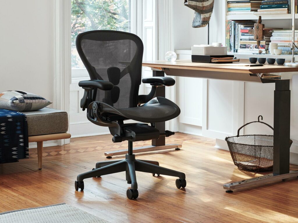 Qualité, durabilité, ergonomie et design : Onliz vous présente le siège Aeron, par Herman Miller